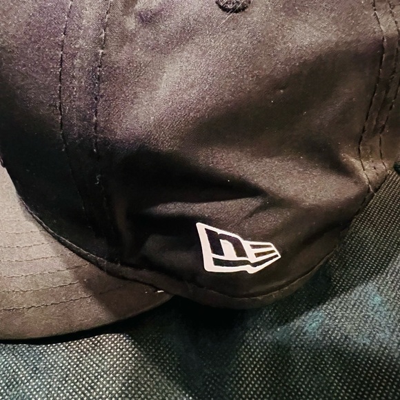🔥Black Baseball Cap with White Logo🔥 - Picture 2 of 6